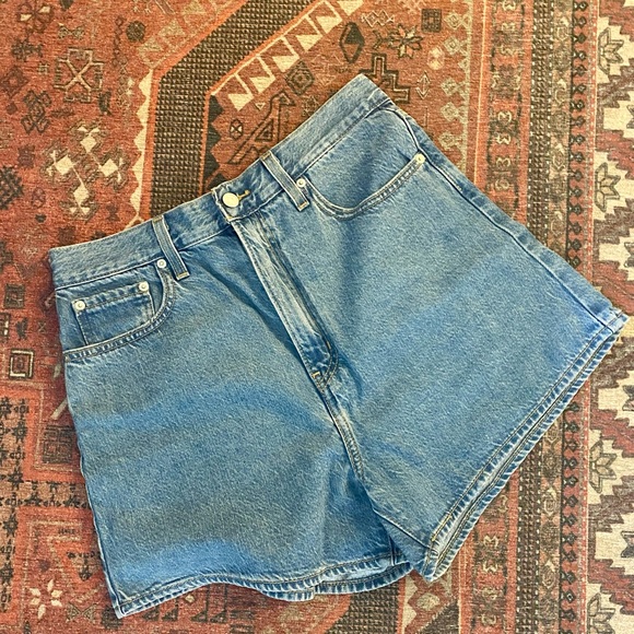 Levi’s High Loose Shorts | Size 29 - Picture 3 of 5